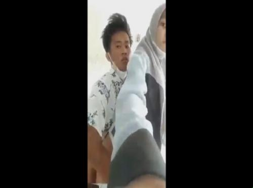 Ceweknya Mulus Kok Mau Sama Dia Ceweknya Mulus Kok Mau Sama Dia