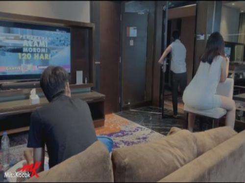Begitu sang suami pergi dari rumah, ia langsung bercinta dengan sang pria Begitu sang suami pergi dari rumah, ia langsung bercinta dengan sang pria