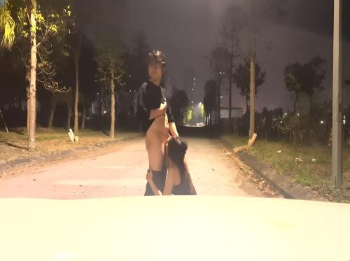 Mengubah suasana di taman bersama seorang mahasiswi....